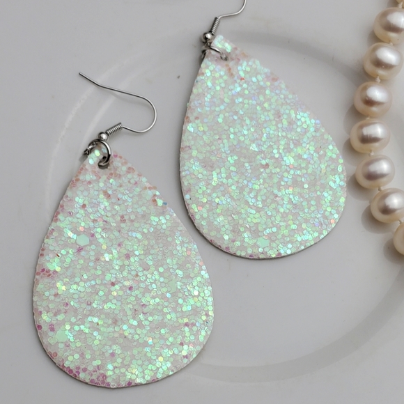 💫5/$25 MERMAID GLITTER EARRINGS - Picture 4 of 6